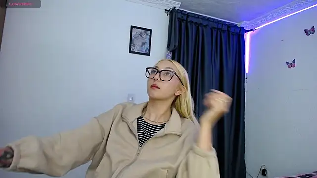 Snapshot of Soffy-brooks chatting on April 12, 2026, 3:10 am Soffy-brooks online show from April 12, 2026, 3:10 am