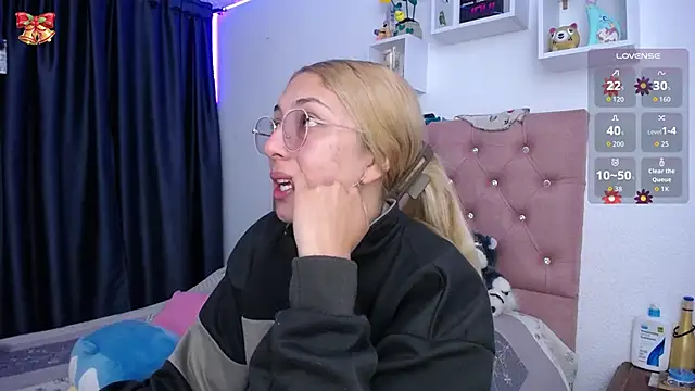 Snapshot of Soffy-brooks chatting on December 14, 2025, 3:13 am Soffy-brooks online show from December 14, 2025, 3:13 am