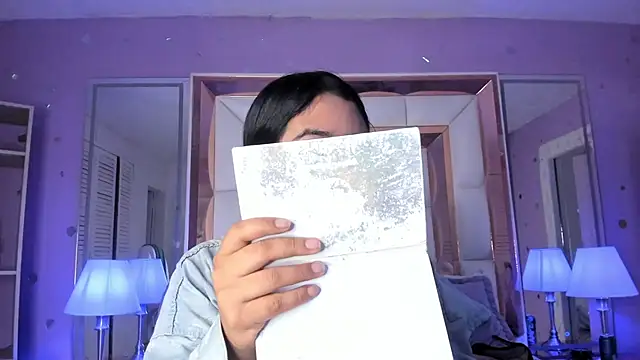 scarlette 15  online show from April 7, 2026, 3:08 am