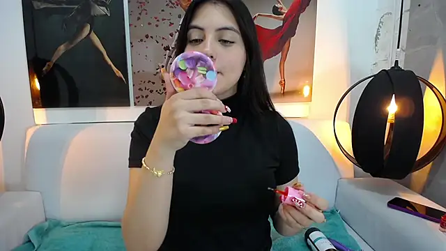 Snapshot of leiya_1303 chatting on December 13, 2024, 11:06 pm leiya 1303 online show from December 13, 2024, 11:06 pm