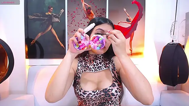 Snapshot of leiya_1303 chatting on December 4, 2024, 8:01 pm leiya 1303 online show from December 4, 2024, 8:01 pm