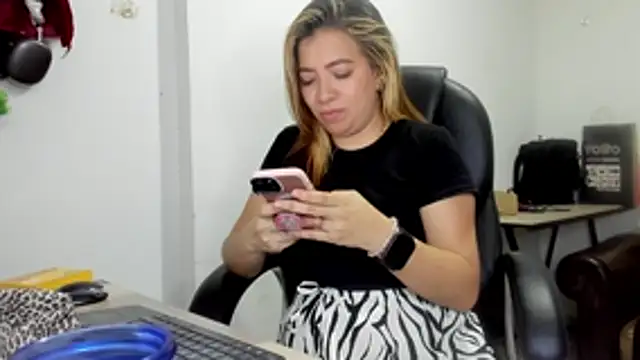 alma fenix online show from April 15, 2026, 7:47 am