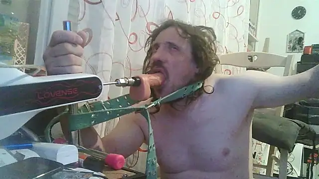 cyril020202 online show from April 11, 2026, 11:19 pm