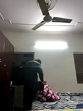 Snapshot of John_desihunk chatting on December 22, 2025, 5:24 pm John desihunk online show from December 22, 2025, 5:24 pm