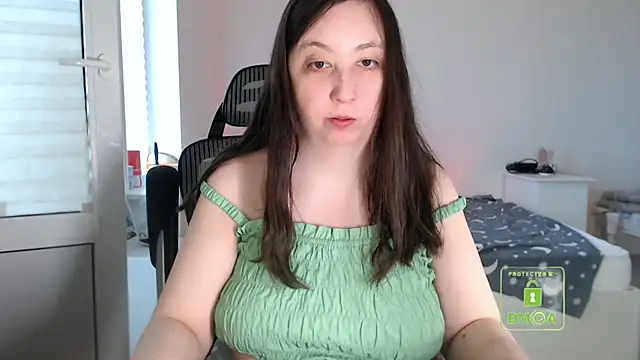 cute and hot online show from May 17, 2026, 2:39 pm