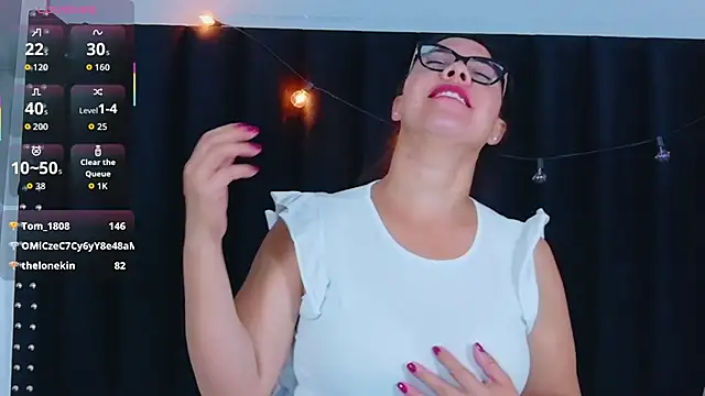 hotlatinateacher online show from November 18, 2025, 7:22 am