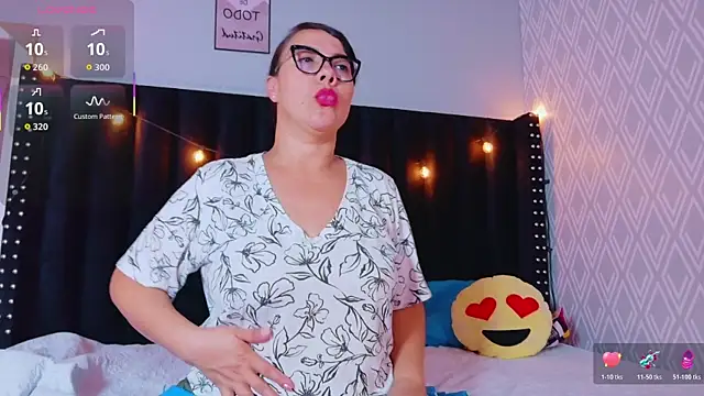 hotlatinateacher online show from October 29, 2025, 7:29 am