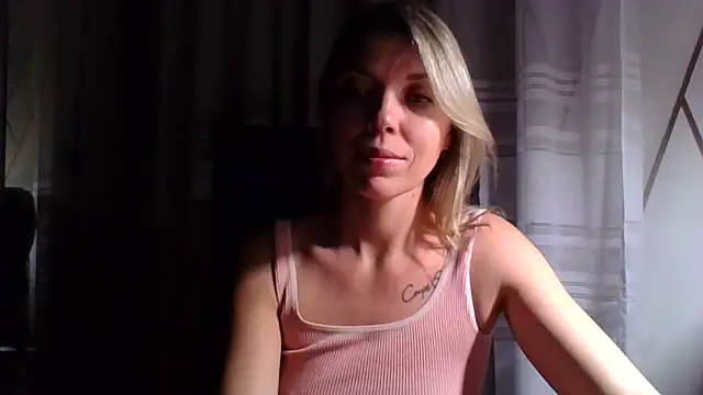 Snapshot of VelvetLove287 chatting on February 15, 2026, 8:19 pm VelvetLove287 online show from February 15, 2026, 8:19 pm