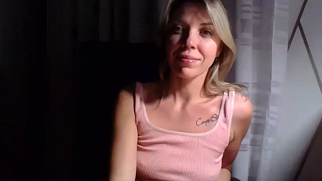 Snapshot of VelvetLove287 chatting on February 20, 2026, 8:33 pm VelvetLove287 online show from February 20, 2026, 8:33 pm