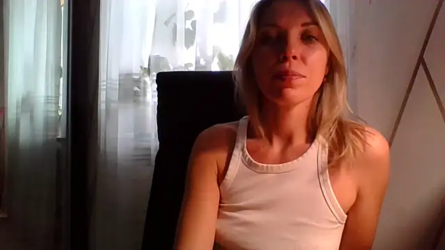 Snapshot of VelvetLove287 chatting on February 4, 2026, 9:37 am VelvetLove287 online show from February 4, 2026, 9:37 am