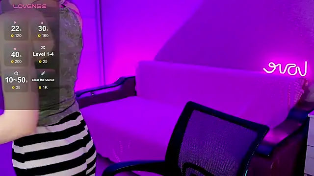 Snapshot of School_Love chatting on January 19, 2025, 1:12 pm School Love online show from January 19, 2025, 1:12 pm