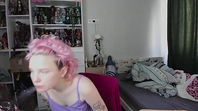 Snapshot of School_Love chatting on March 18, 2026, 7:11 am School Love online show from March 18, 2026, 7:11 am