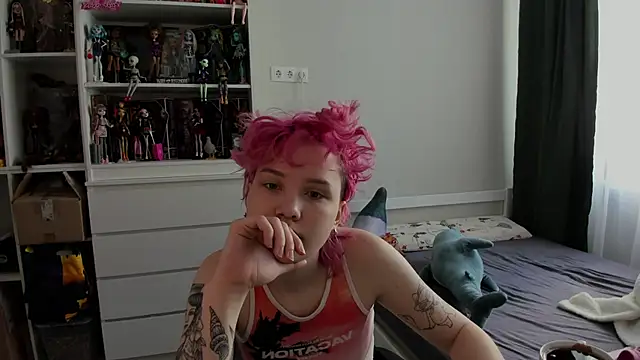 Snapshot of School_Love chatting on March 5, 2026, 7:05 am School Love online show from March 5, 2026, 7:05 am