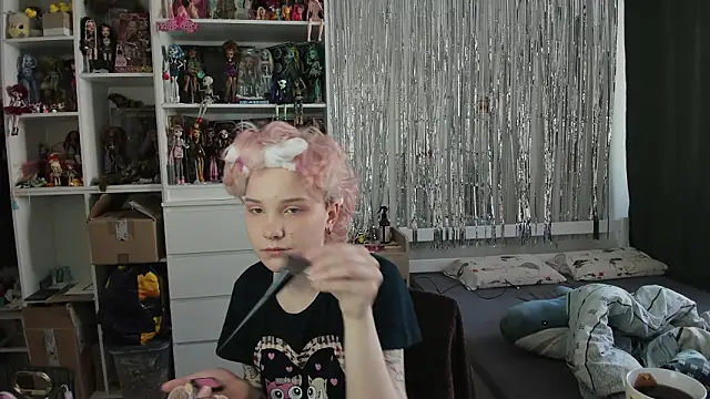 Snapshot of School_Love chatting on March 25, 2026, 7:08 am School Love online show from March 25, 2026, 7:08 am