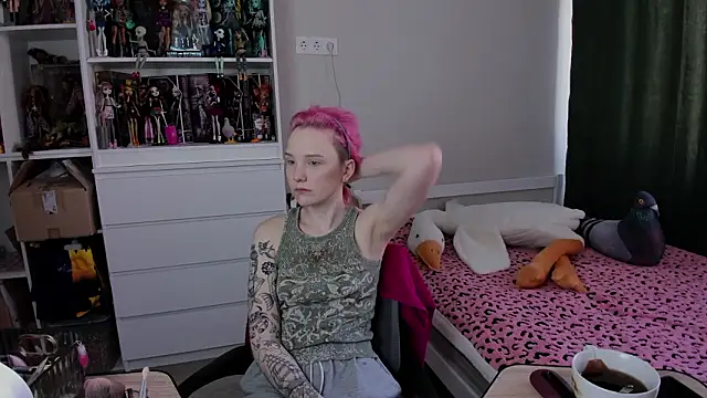 Snapshot of School_Love chatting on March 7, 2026, 7:04 am School Love online show from March 7, 2026, 7:04 am