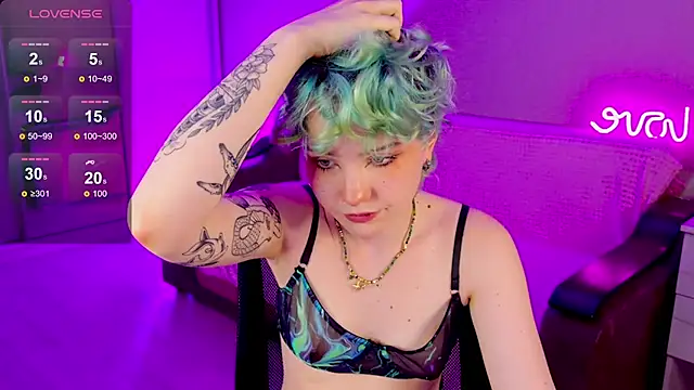 Snapshot of School_Love chatting on January 17, 2025, 4:15 pm School Love online show from January 17, 2025, 4:15 pm