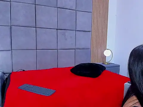 KateTompson  online show from February 22, 2026, 8:49 am