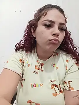 Mommy-Hot online show from May 27, 2026, 2:52 am