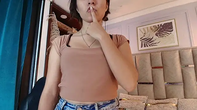 Snapshot of Emelie_Ch1 chatting on March 15, 2025, 7:53 am Emelie Ch1 online show from March 15, 2025, 7:53 am