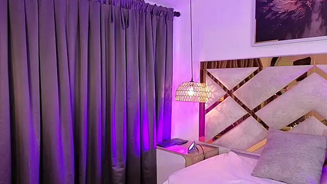 Snapshot of Emelie_Ch1 chatting on July 14, 2026, 2:27 am Emelie Ch1 online show from July 14, 2026, 2:27 am