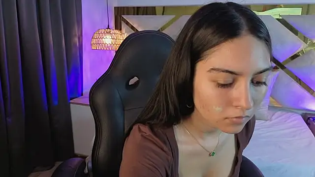Snapshot of Emelie_Ch1 chatting on June 27, 2026, 5:57 am Emelie Ch1 online show from June 27, 2026, 5:57 am