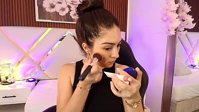Snapshot of Emelie_Ch1 chatting on June 21, 2026, 4:40 am Emelie Ch1 online show from June 21, 2026, 4:40 am