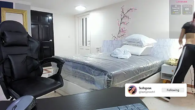 charolbruce 1 online show from March 13, 2026, 11:59 am