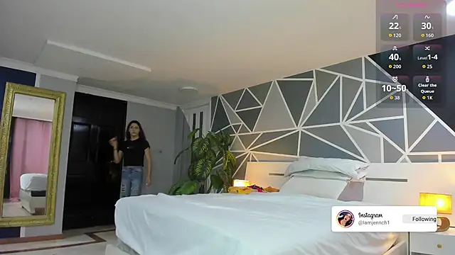 charolbruce 1 online show from October 3, 2025, 11:56 am