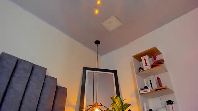 gabriela  gomez online show from November 30, 2025, 2:23 am