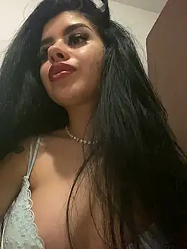Snapshot of Ameliablack_1 chatting on January 14, 2025, 1:36 am Ameliablack 1 online show from January 14, 2025, 1:36 am