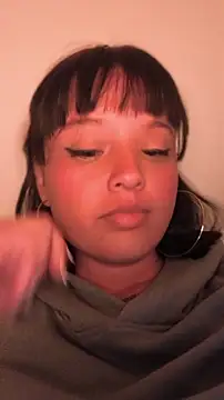 LorenRosse online show from April 8, 2026, 11:28 pm