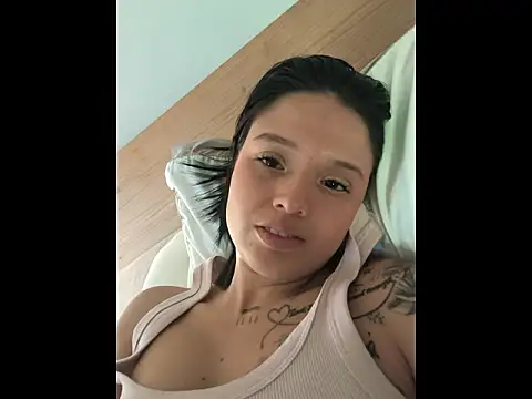 LorenRosse online show from March 16, 2026, 11:40 pm