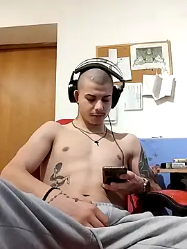 BigDickEnrg7195 online show from March 7, 2025, 11:27 pm