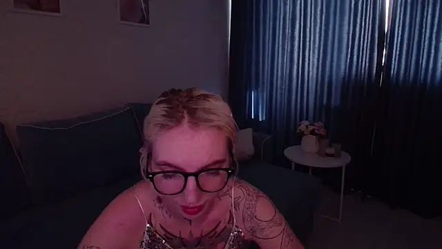 Snapshot of AnneTenet chatting on October 2, 2025, 7:12 am AnneTenet online show from October 2, 2025, 7:12 am