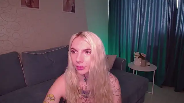 Snapshot of AnneTenet chatting on September 13, 2025, 9:20 am AnneTenet online show from September 13, 2025, 9:20 am