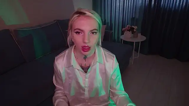 Snapshot of AnneTenet chatting on September 24, 2025, 9:27 am AnneTenet online show from September 24, 2025, 9:27 am