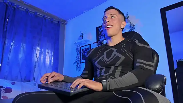 Snapshot of ThomsEvery_ chatting on October 30, 2025, 10:06 pm ThomsEvery  online show from October 30, 2025, 10:06 pm