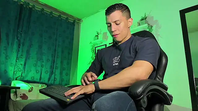 Snapshot of ThomsEvery_ chatting on October 16, 2025, 1:03 am ThomsEvery  online show from October 16, 2025, 1:03 am