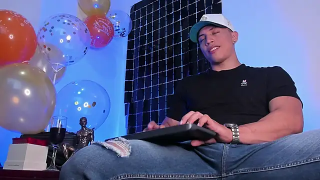 Snapshot of ThomsEvery_ chatting on March 22, 2025, 1:00 am ThomsEvery  online show from March 22, 2025, 1:00 am