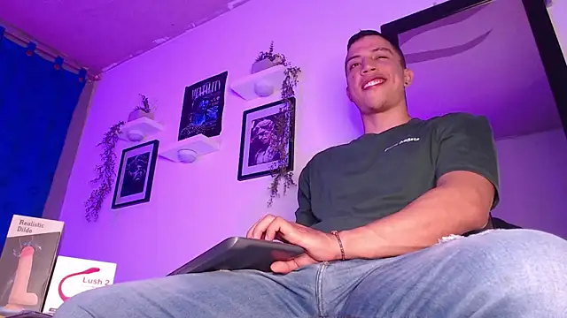 Snapshot of ThomsEvery_ chatting on January 11, 2025, 3:13 am ThomsEvery  online show from January 11, 2025, 3:13 am