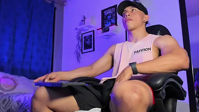 Snapshot of ThomsEvery_ chatting on September 10, 2025, 3:27 am ThomsEvery  online show from September 10, 2025, 3:27 am