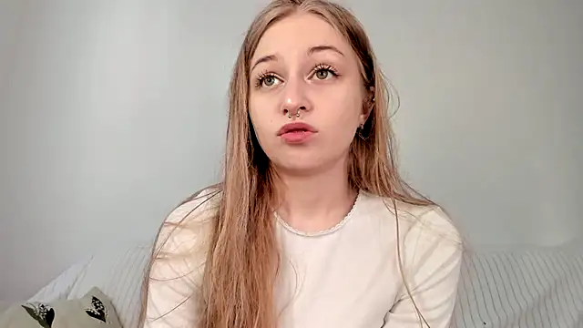 MiaMews online show from April 23, 2026, 7:04 am