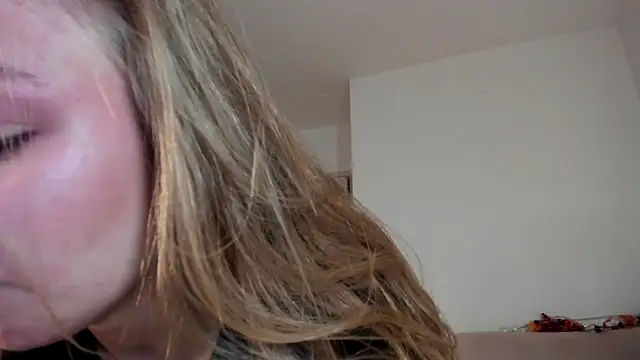 MiaMews online show from October 28, 2025, 12:59 pm