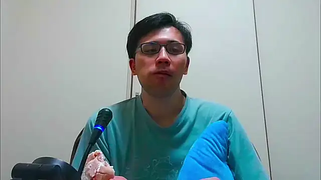 ryusei18570 online show from January 12, 2026, 1:29 pm