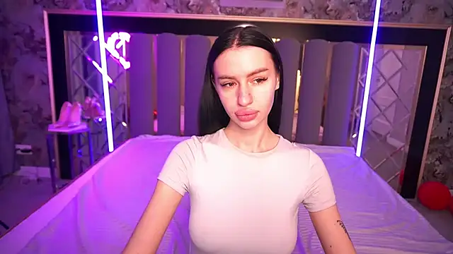 Snow WhiteeeX online show from March 19, 2026, 6:35 am