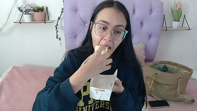 Snapshot of Freyja_01 chatting on September 19, 2025, 6:34 pm Freyja 01 online show from September 19, 2025, 6:34 pm