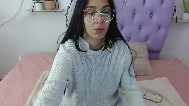 Snapshot of Freyja_01 chatting on September 21, 2025, 4:23 pm Freyja 01 online show from September 21, 2025, 4:23 pm