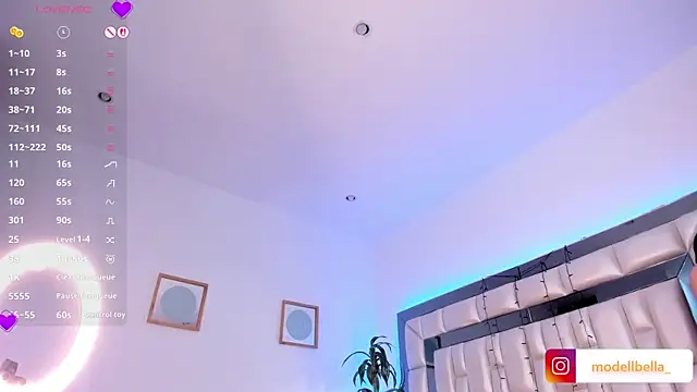  ISABELLA HOT  online show from November 13, 2025, 12:31 pm