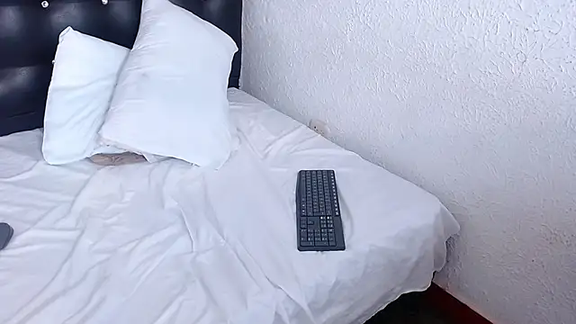 slutty collegegirl online show from February 5, 2025, 11:28 pm