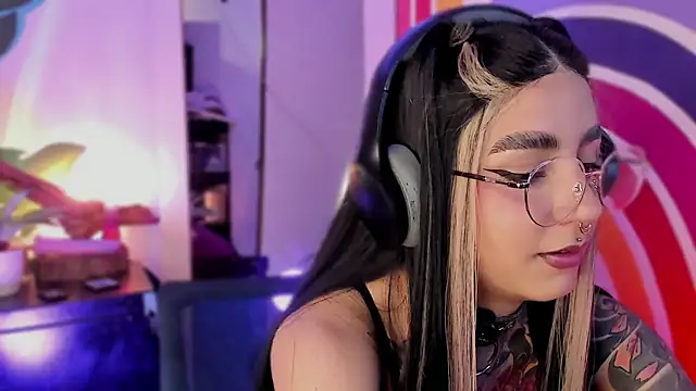 Snapshot of Alice_woodville chatting on September 12, 2025, 9:03 pm Alice woodville online show from September 12, 2025, 9:03 pm